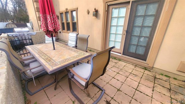 98 Sutton Park Road, Poughkeepsie, NY 12603