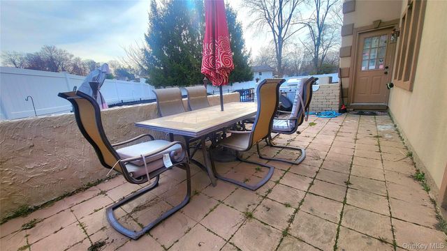 98 Sutton Park Road, Poughkeepsie, NY 12603