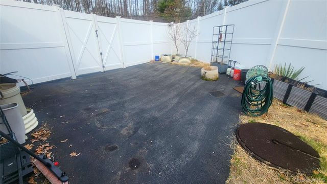 98 Sutton Park Road, Poughkeepsie, NY 12603