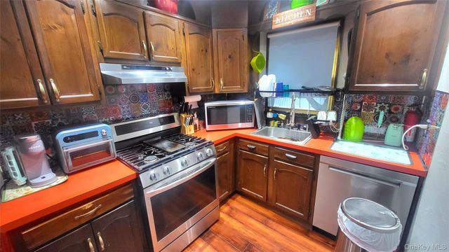 98 Sutton Park Road, Poughkeepsie, NY 12603