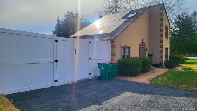 98 Sutton Park Road, Poughkeepsie, NY 12603