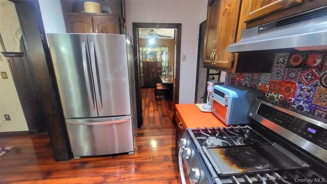 98 Sutton Park Road, Poughkeepsie, NY 12603