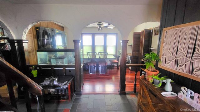 98 Sutton Park Road, Poughkeepsie, NY 12603