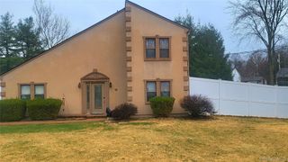 98 Sutton Park Road, Poughkeepsie, NY 12603