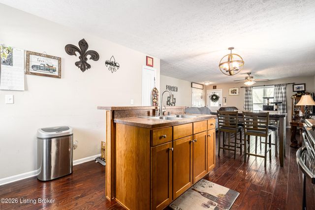 7803 Hepatica Dr, Louisville, KY 40258