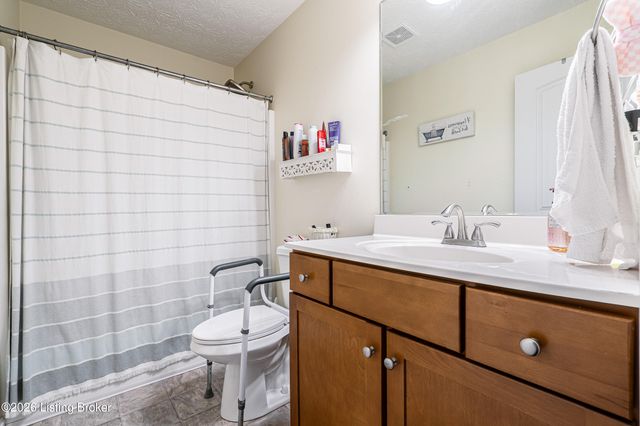 7803 Hepatica Dr, Louisville, KY 40258