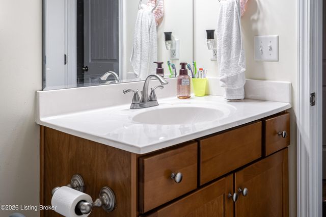 7803 Hepatica Dr, Louisville, KY 40258