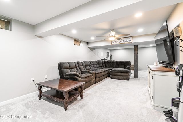 7803 Hepatica Dr, Louisville, KY 40258