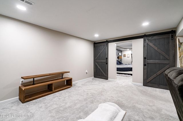 7803 Hepatica Dr, Louisville, KY 40258