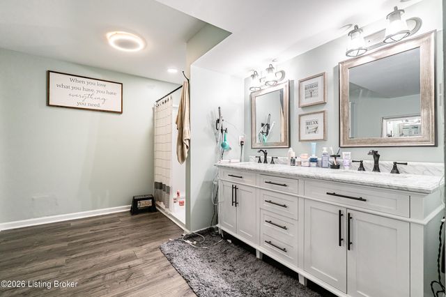 7803 Hepatica Dr, Louisville, KY 40258