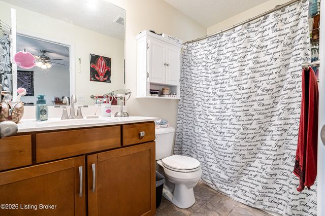 7803 Hepatica Dr, Louisville, KY 40258