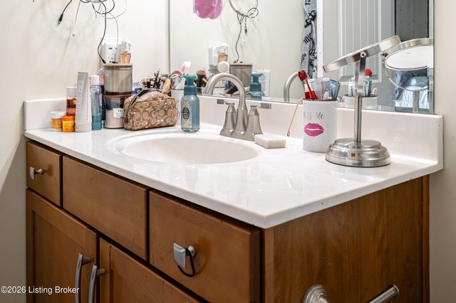 7803 Hepatica Dr, Louisville, KY 40258