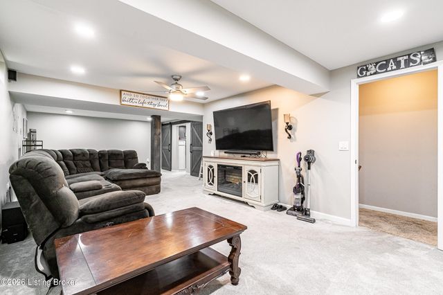 7803 Hepatica Dr, Louisville, KY 40258