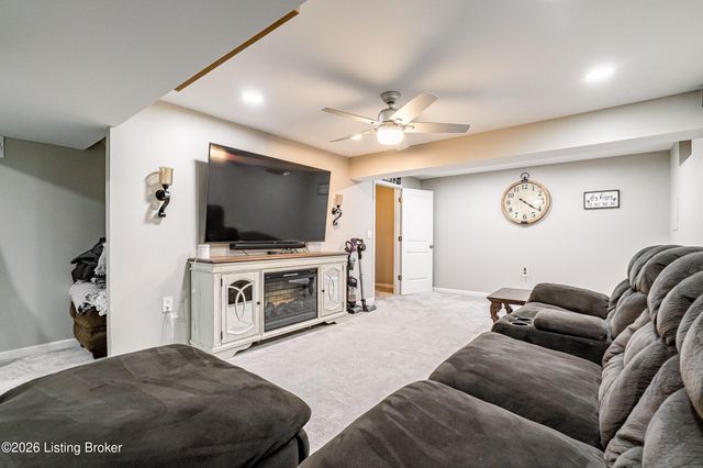 7803 Hepatica Dr, Louisville, KY 40258