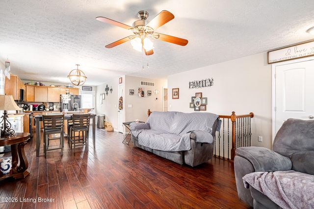 7803 Hepatica Dr, Louisville, KY 40258