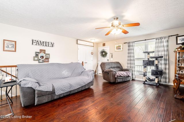 7803 Hepatica Dr, Louisville, KY 40258