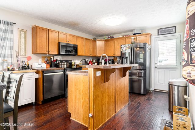 7803 Hepatica Dr, Louisville, KY 40258