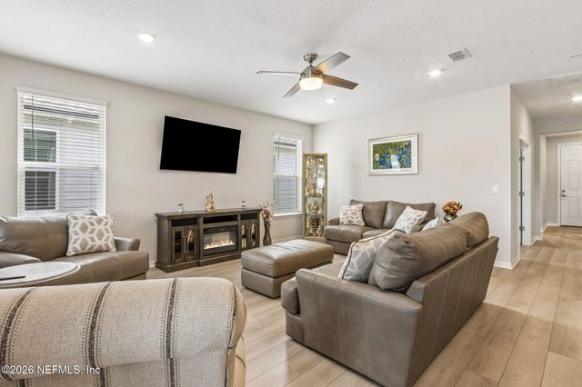 517 CONTINUUM Loop, Yulee, FL 32097