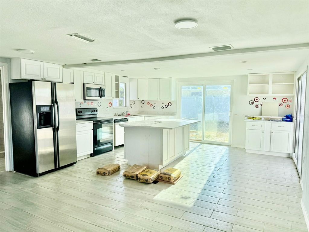 Image 3 of property listing at 11807 ALPINE PARKWAY, Port Richey, FL 34668