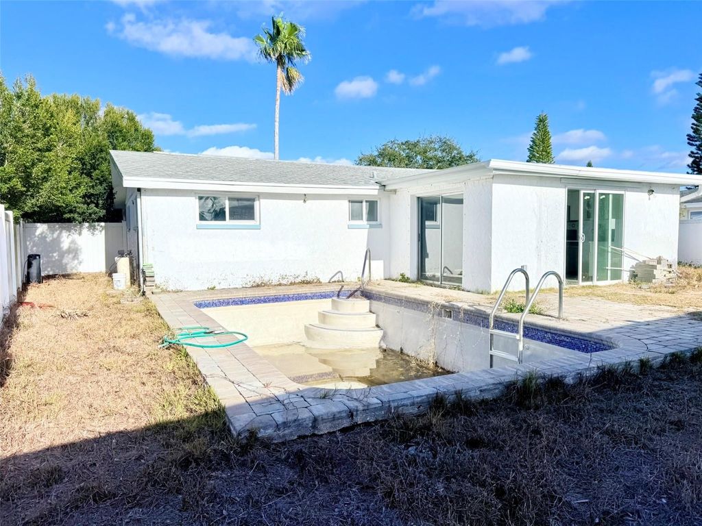 Image 9 of property listing at 11807 ALPINE PARKWAY, Port Richey, FL 34668