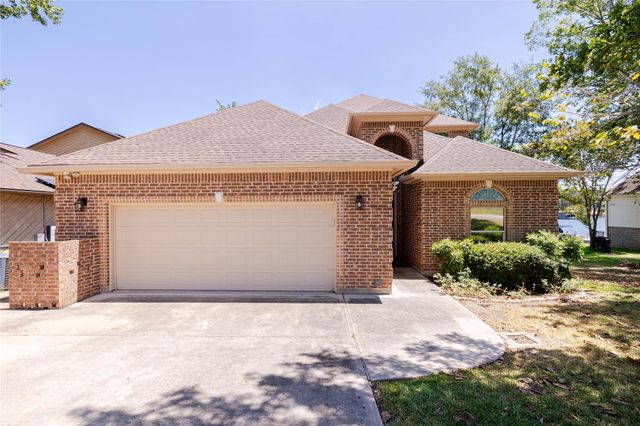 6883 Kingston Cove Lane, Willis, TX 77318