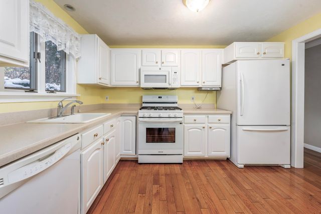 50 Pine Hill Boulevard, Mashpee, MA 02649