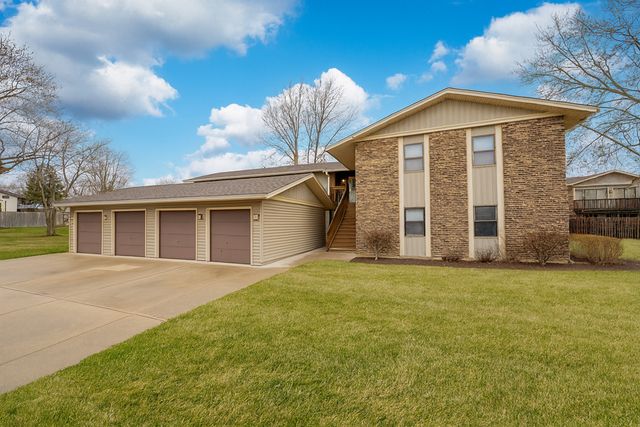 5850 Fresno Court A, Hanover Park, IL 60133