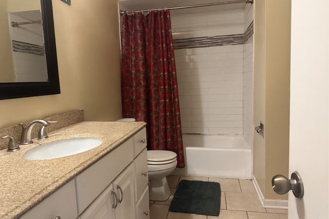 5850 Fresno Court A, Hanover Park, IL 60133