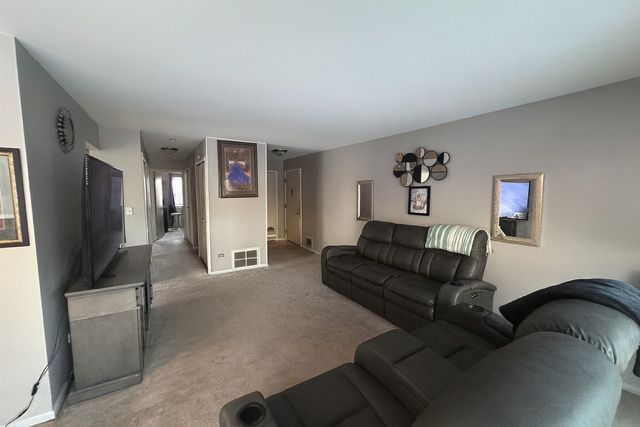 5850 Fresno Court A, Hanover Park, IL 60133