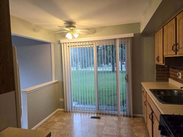 5850 Fresno Court A, Hanover Park, IL 60133