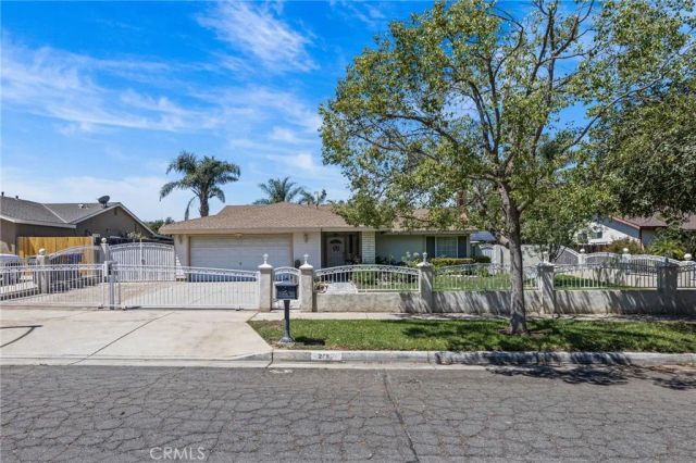 2752 Litchfield Drive, Riverside, CA 92503