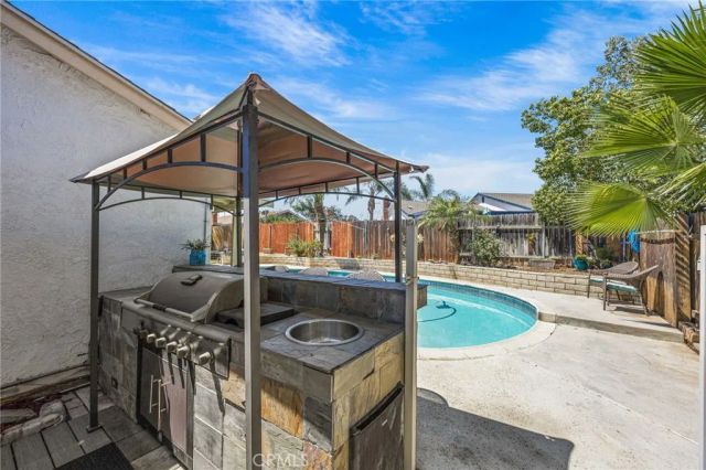 2752 Litchfield Drive, Riverside, CA 92503