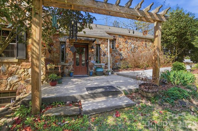 501 W Maryland Avenue, Bessemer City, NC 28016