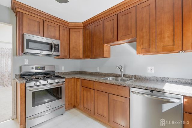 96 Conover Place, Middlesex, NJ 08846
