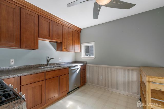 96 Conover Place, Middlesex, NJ 08846