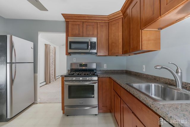 96 Conover Place, Middlesex, NJ 08846