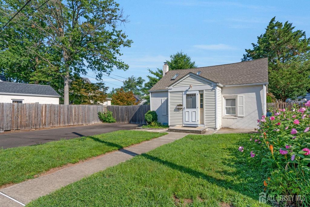 96 Conover Place, Middlesex, NJ 08846