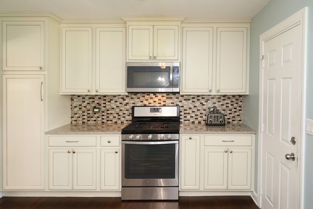 212 Hill Avenue, North Aurora, IL 60542