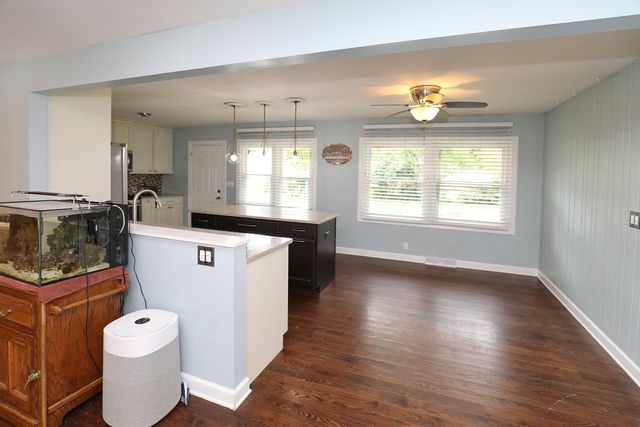 212 Hill Avenue, North Aurora, IL 60542