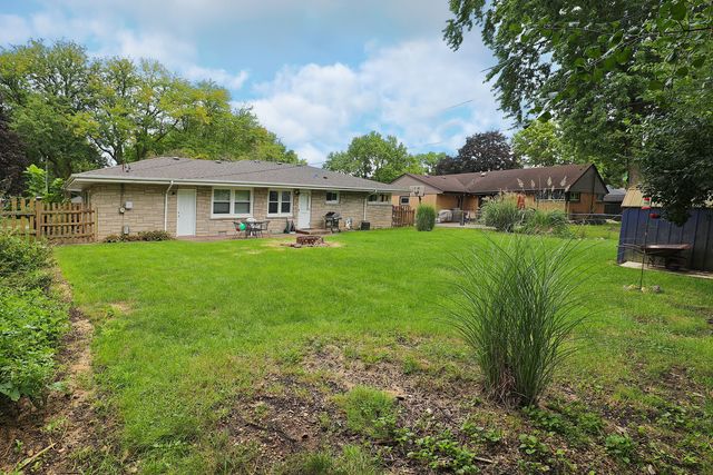 212 Hill Avenue, North Aurora, IL 60542