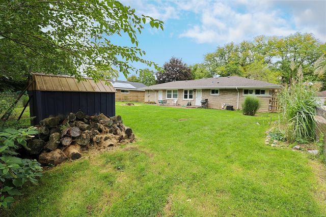 212 Hill Avenue, North Aurora, IL 60542