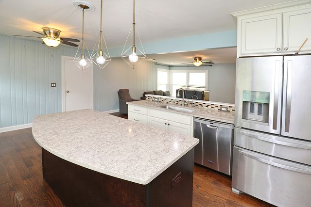 212 Hill Avenue, North Aurora, IL 60542
