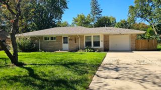 212 Hill Avenue, North Aurora, IL 60542