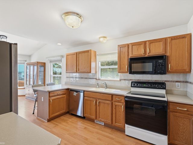 14861 Heather Pointe Drive, Sterling Heights, MI 48313