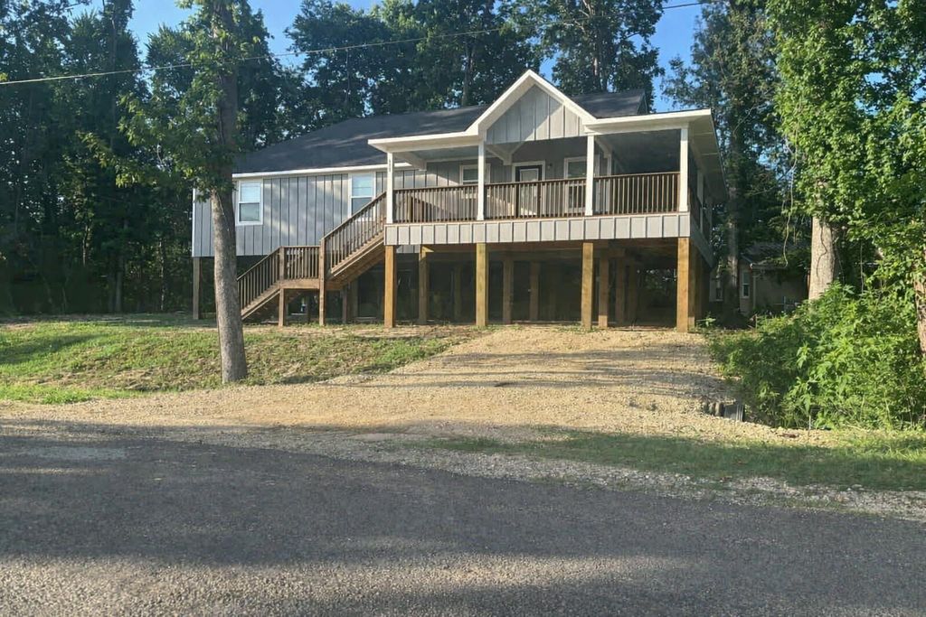 173 Emerald Lane, Onalaska, TX 77360