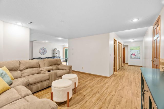 1257 Donegal Alcove, Woodbury, MN 55125