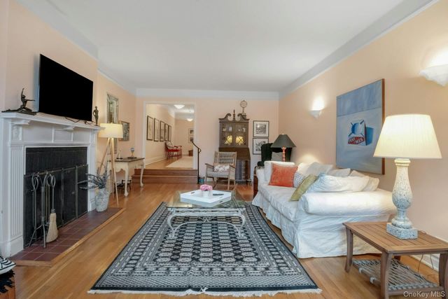 25 Parkview Avenue 1H, Bronxville, NY 10708