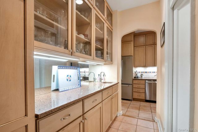 25 Parkview Avenue 1H, Bronxville, NY 10708