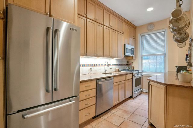 25 Parkview Avenue 1H, Bronxville, NY 10708