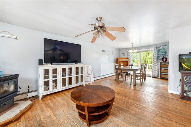 47 Allston Avenue, Middletown, RI 02842